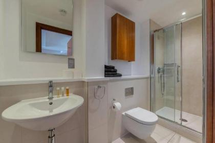 Apartment - Tower Hill - City Centre by Prime London Stays N-6 - image 8