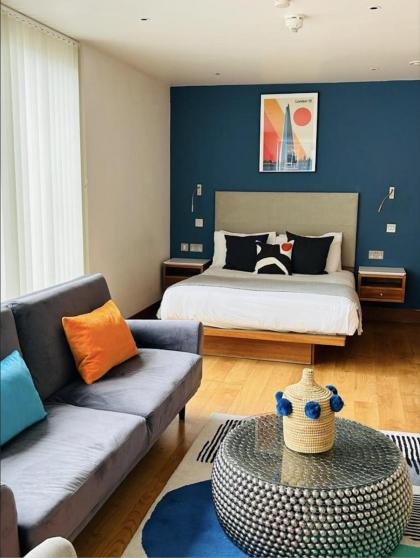 Flat with Balcony - Tower Hill - City Centre by Prime London Stays N-17