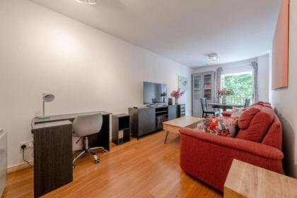 Bright 1 Bedroom Flat in Kensington Olympia 
