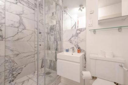 Bright 1 Bedroom Flat in Kensington Olympia - image 24