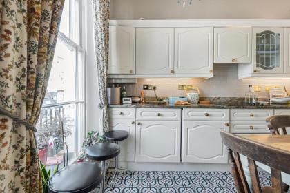 Charming one bedroom flat near Maida Vale by UnderTheDoormat - image 15