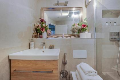 Charming one bedroom flat near Maida Vale by UnderTheDoormat - image 17