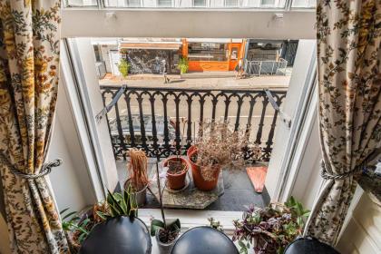 Charming one bedroom flat near Maida Vale by UnderTheDoormat - image 20