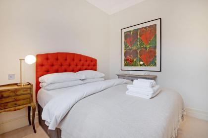 The Artists Hideaway-2 bed mezzanine in Paddington - image 15