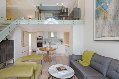 The Artists Hideaway-2 bed mezzanine in Paddington - image 26