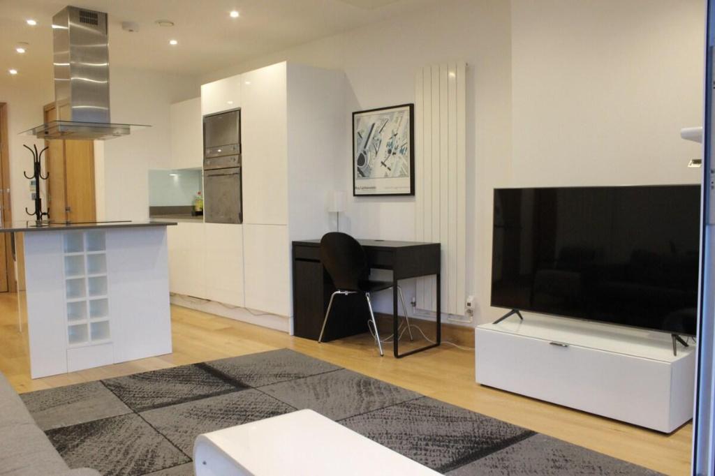 Luxury Canary Wharf Apartment (Panoramic Views) - main image