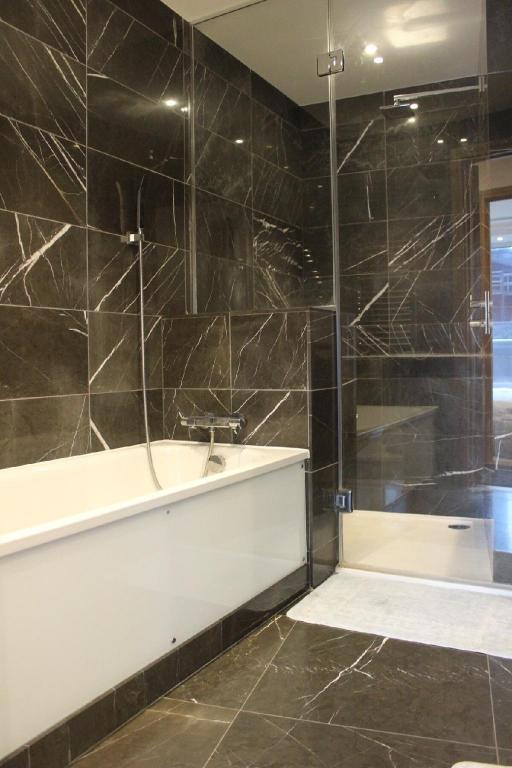 Luxury Canary Wharf Apartment (Panoramic Views) - image 6