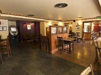Gatwick Crawley Town West - image 7