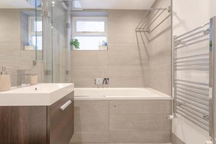 Modern Flat in the Heart of West London - image 22