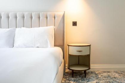 Modern Edgware Apartment - image 21