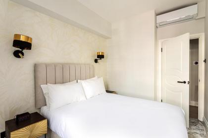 Modern Edgware Apartment - image 24