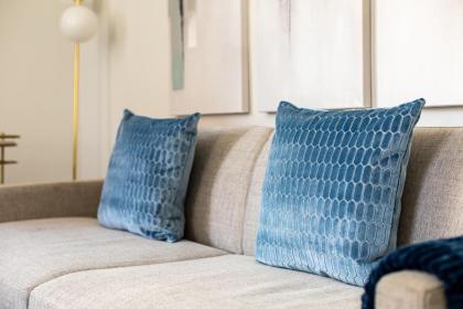 Modern Edgware Apartment - image 28