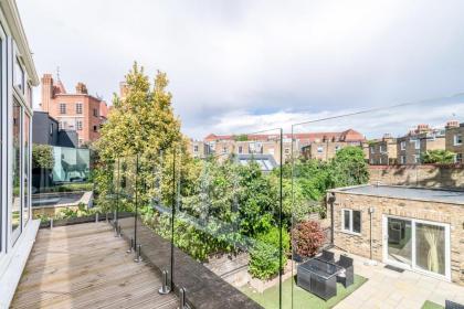 Gorgeous Fulham Flat - image 2
