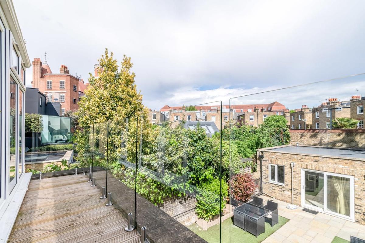 Gorgeous Fulham Flat - image 2