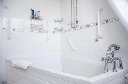 Enchanting Modern Apt - Central London - image 13