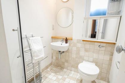 Stay at Piccadilly - image 24