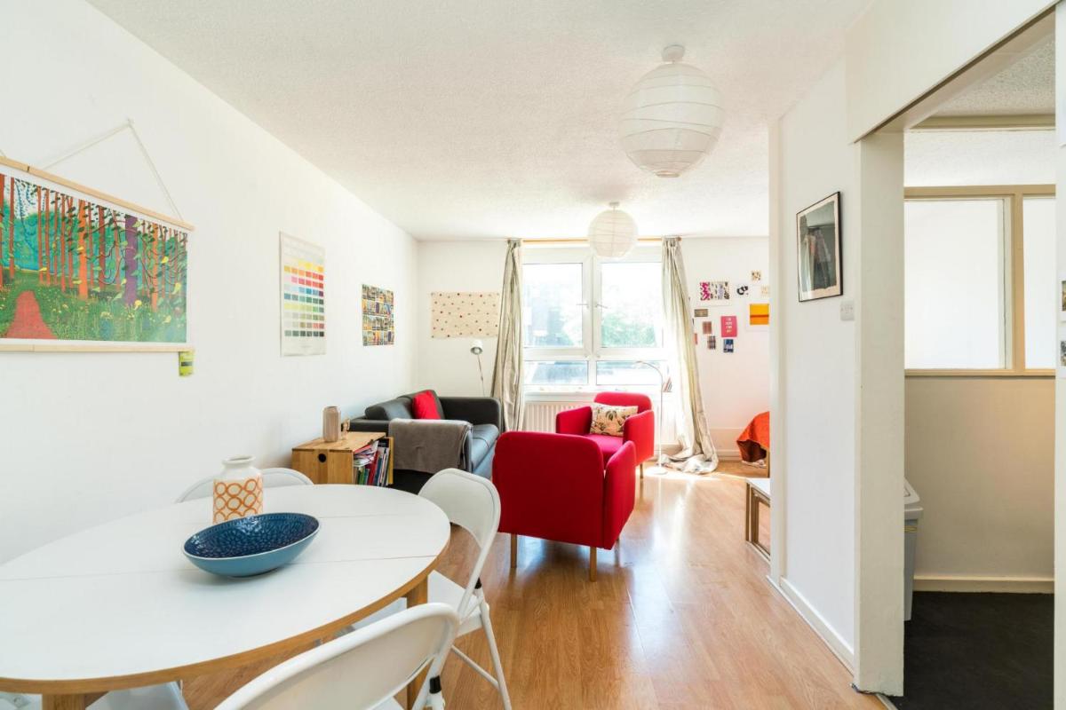 Bright Cosy Studio Close to Central London - image 4