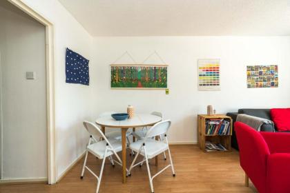 Bright Cosy Studio Close to Central London - image 9