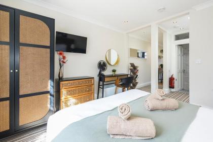 Verv Islington - image 16