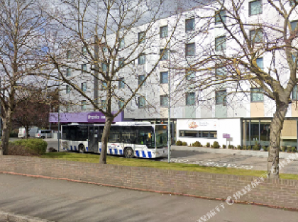 Premier Inn Heathrow Airport Terminal 5 - image 10
