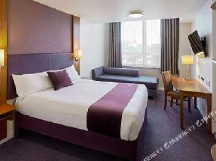 Premier Inn Heathrow Airport Terminal 5 - image 13