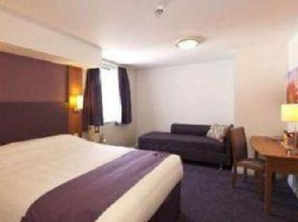 Premier Inn Heathrow Airport Terminal 5 - image 14