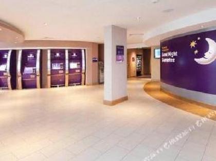 Premier Inn Heathrow Airport Terminal 5 - image 6