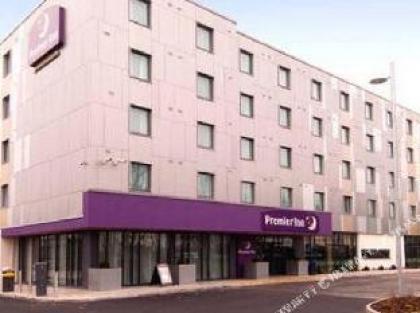 Premier Inn Heathrow Airport Terminal 5 - image 8