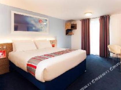 Travelodge London Excel Hotel - image 11