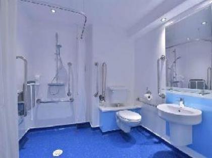Travelodge London Excel Hotel - image 3