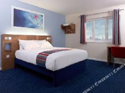 Travelodge London Excel Hotel - image 7