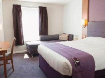 Premier Inn Gatwick Crawley (Goff's Park) - image 2