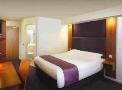 Premier Inn Gatwick Crawley (Goff's Park) - image 7