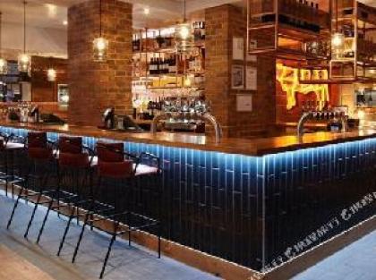 Premier Inn London Tolworth - image 2