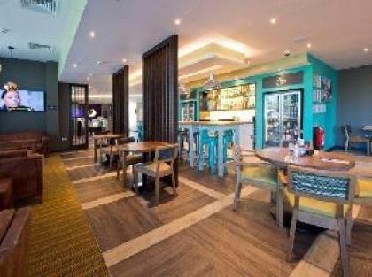 Premier Inn London Tolworth - image 9