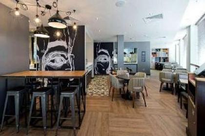 Premier Inn Epsom Town Centre 