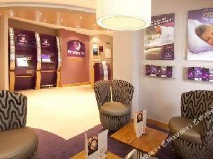Premier Inn Sunbury (Kempton Park) - image 10