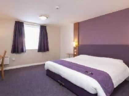 Premier Inn Sunbury (Kempton Park) - image 11