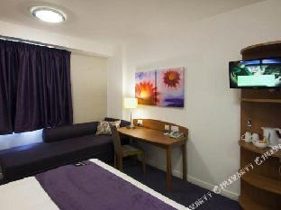 Premier Inn Sunbury (Kempton Park) - image 4