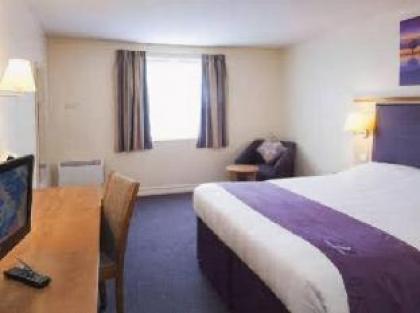 Premier Inn Sunbury (Kempton Park) - image 8