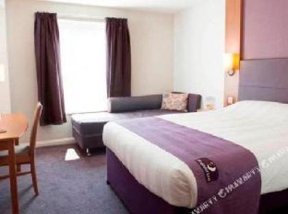 Premier Inn London Enfield - image 8