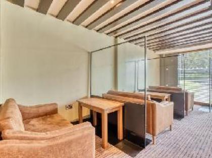 Premier Inn Rickmansworth - image 14