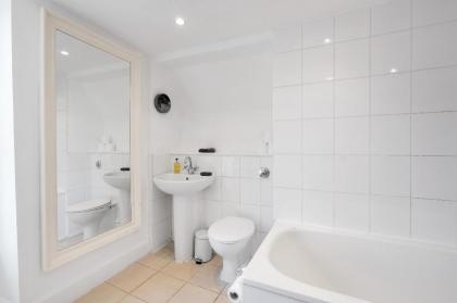 Characteristic 3 Bedroom House Fulham - image 15
