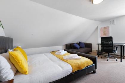Characteristic 3 Bedroom House Fulham - image 23