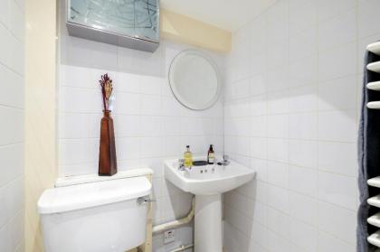 Characteristic 3 Bedroom House Fulham - image 5