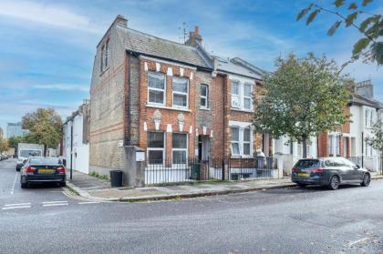 Characteristic 3 Bedroom House Fulham - image 6