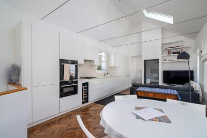 GuestReady - Modern Flat in Fulham - image 11