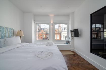 GuestReady - Modern Flat in Fulham - image 15