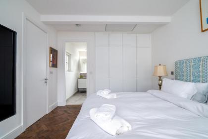 GuestReady - Modern Flat in Fulham - image 18