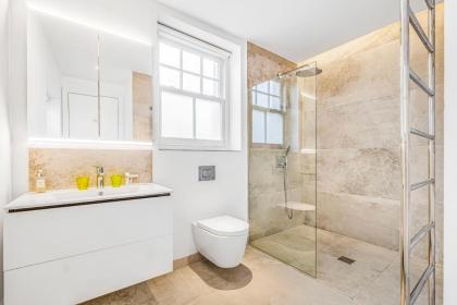 GuestReady - Modern Flat in Fulham - image 3